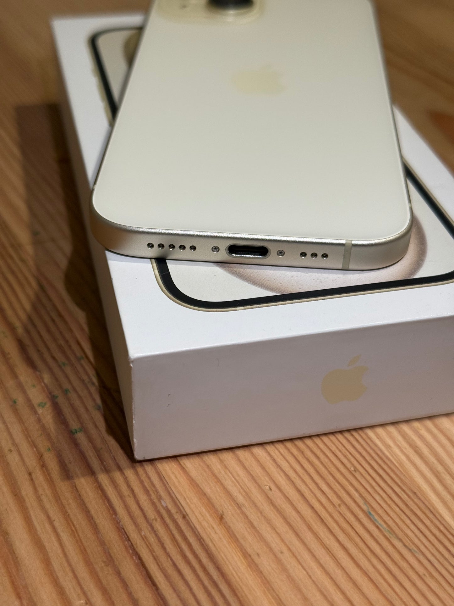 Apple iPhone 15 Giallo 128 Gb Grado A+